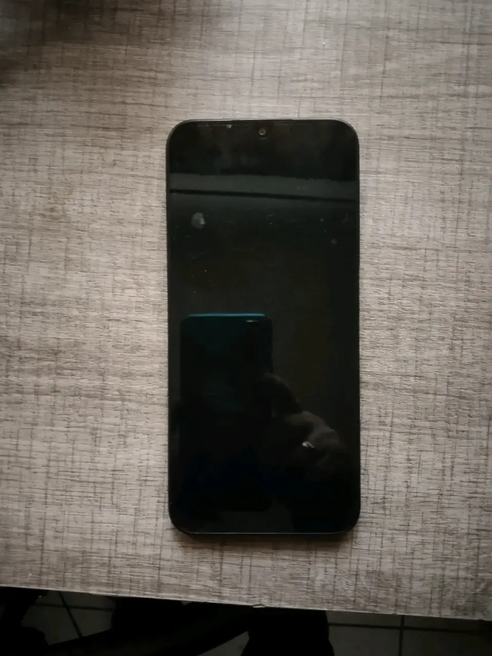 Smartphone negro usado un mes de uso - miniatura 1
