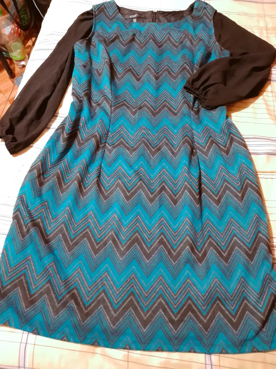 Vestido azul zigzag mangas negras - miniatura 2