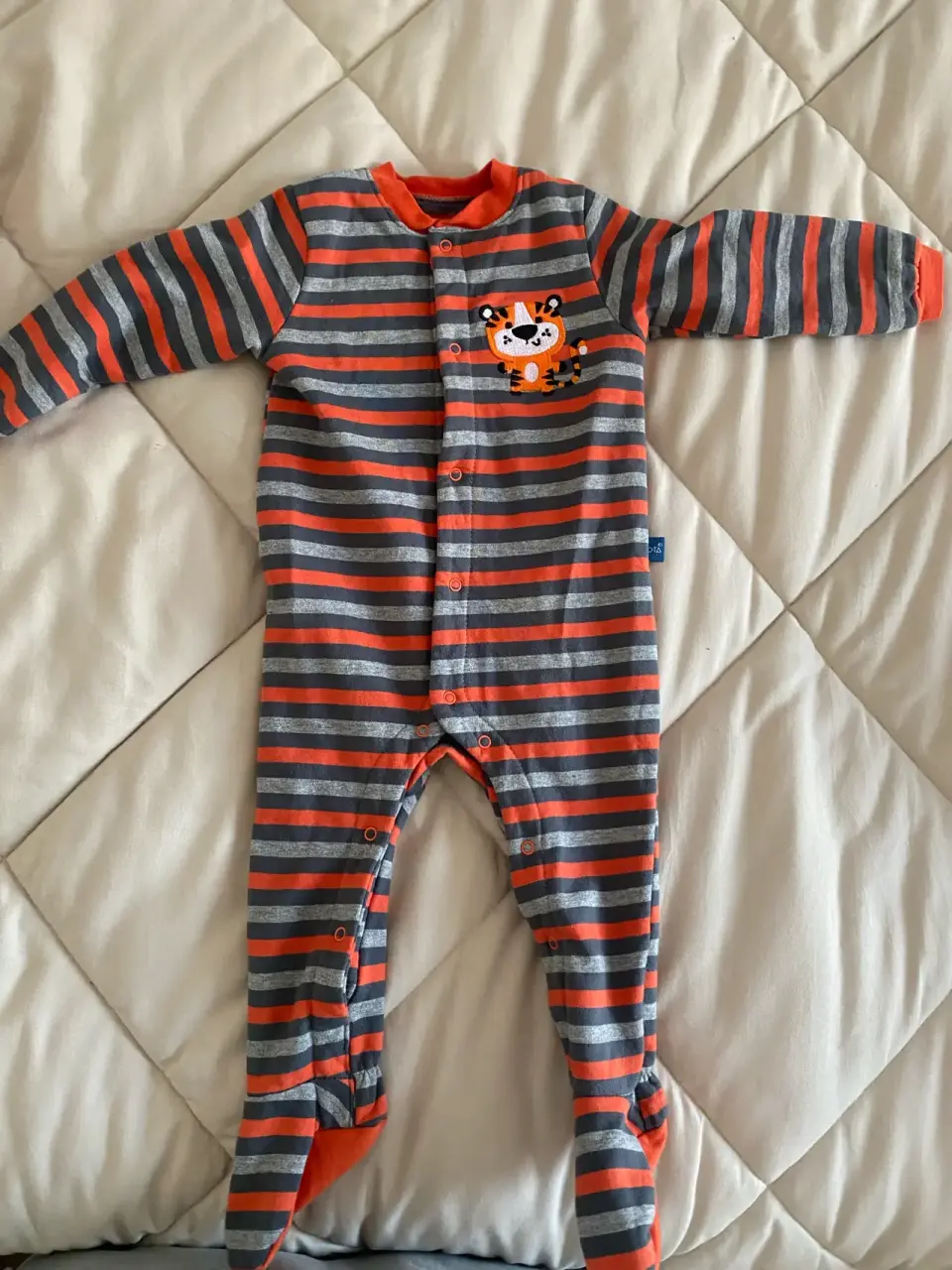 Pijama rayado para bebé - miniatura 1