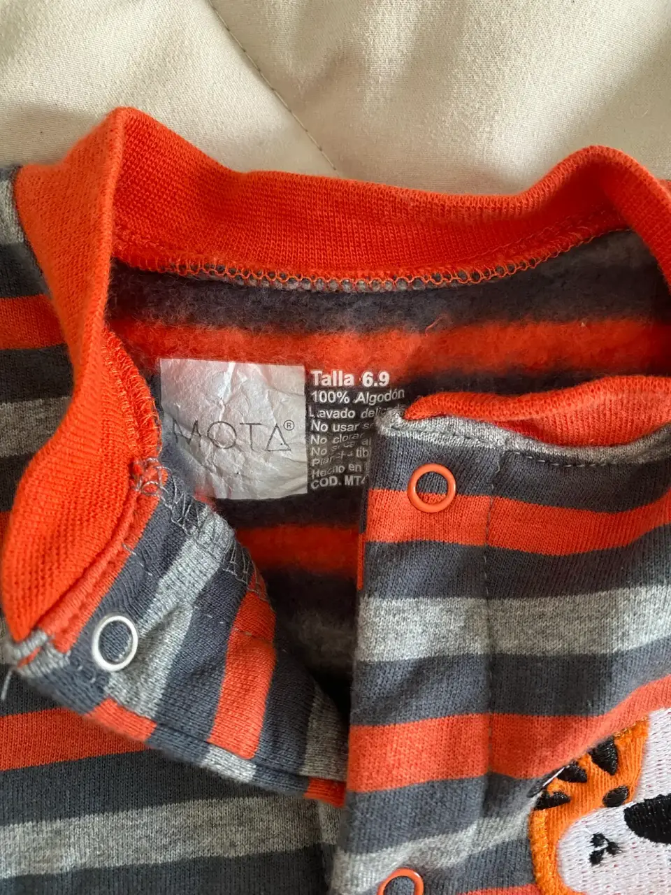 Pijama rayado para bebé - miniatura 3