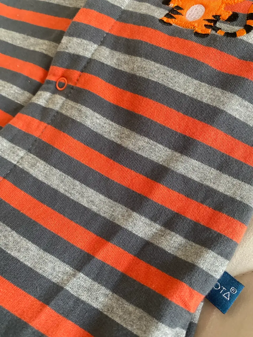 Pijama rayado para bebé - miniatura 6
