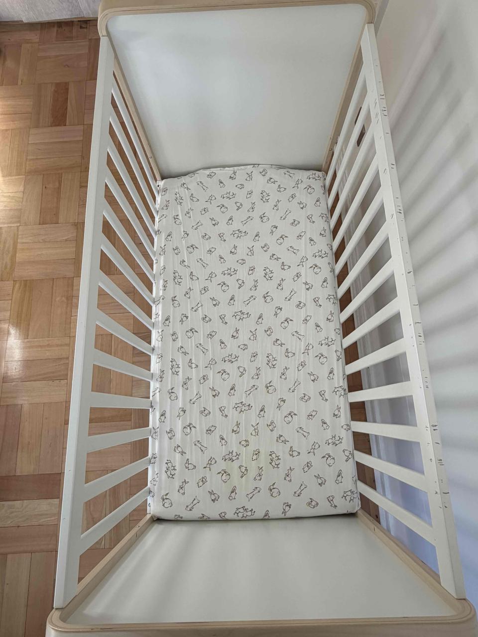 Cuna de bebé blanca moderna - miniatura 4