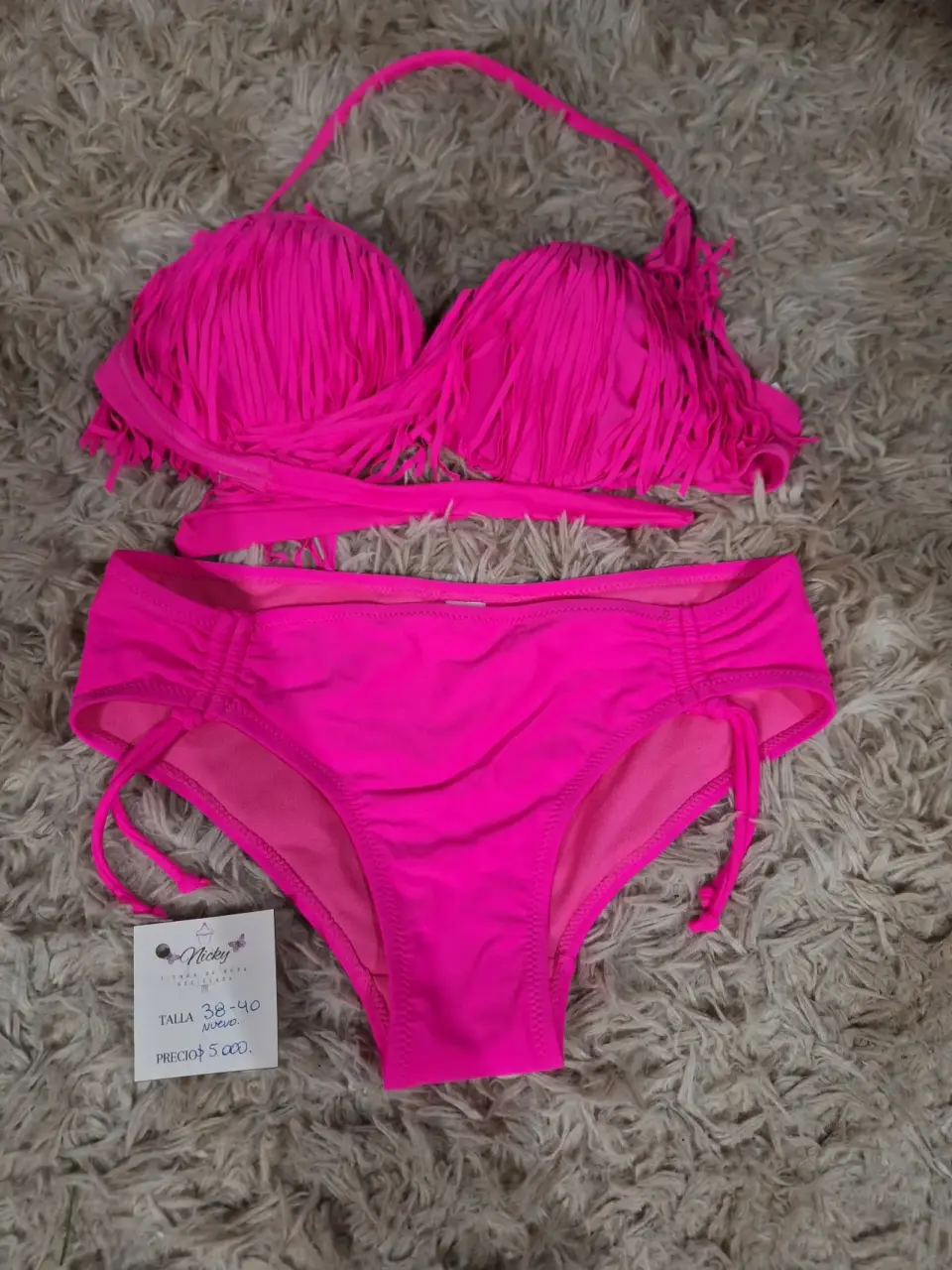 Bikini rosa con flecos