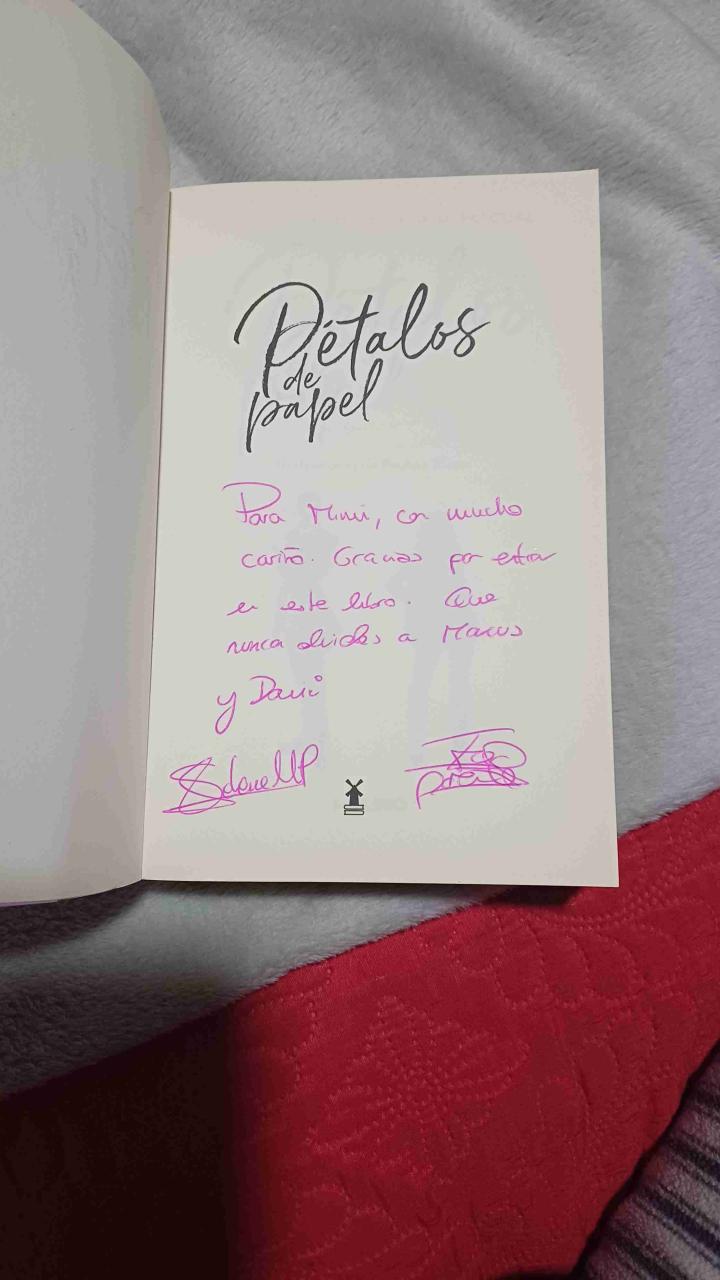 Libro Pétalos de Papel, excelente estado - miniatura 3