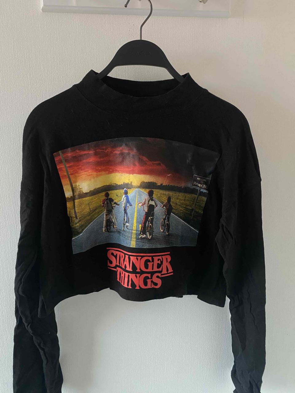 Polera negra Stranger Things - miniatura 1