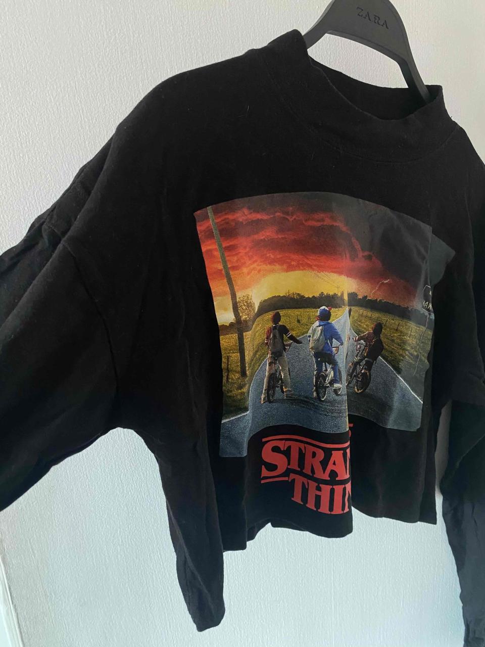 Polera negra Stranger Things - miniatura 2