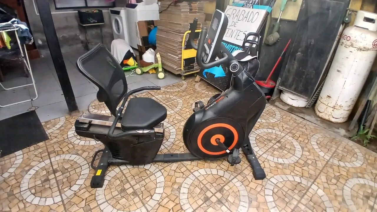 Bicicleta estática negra - miniatura 2