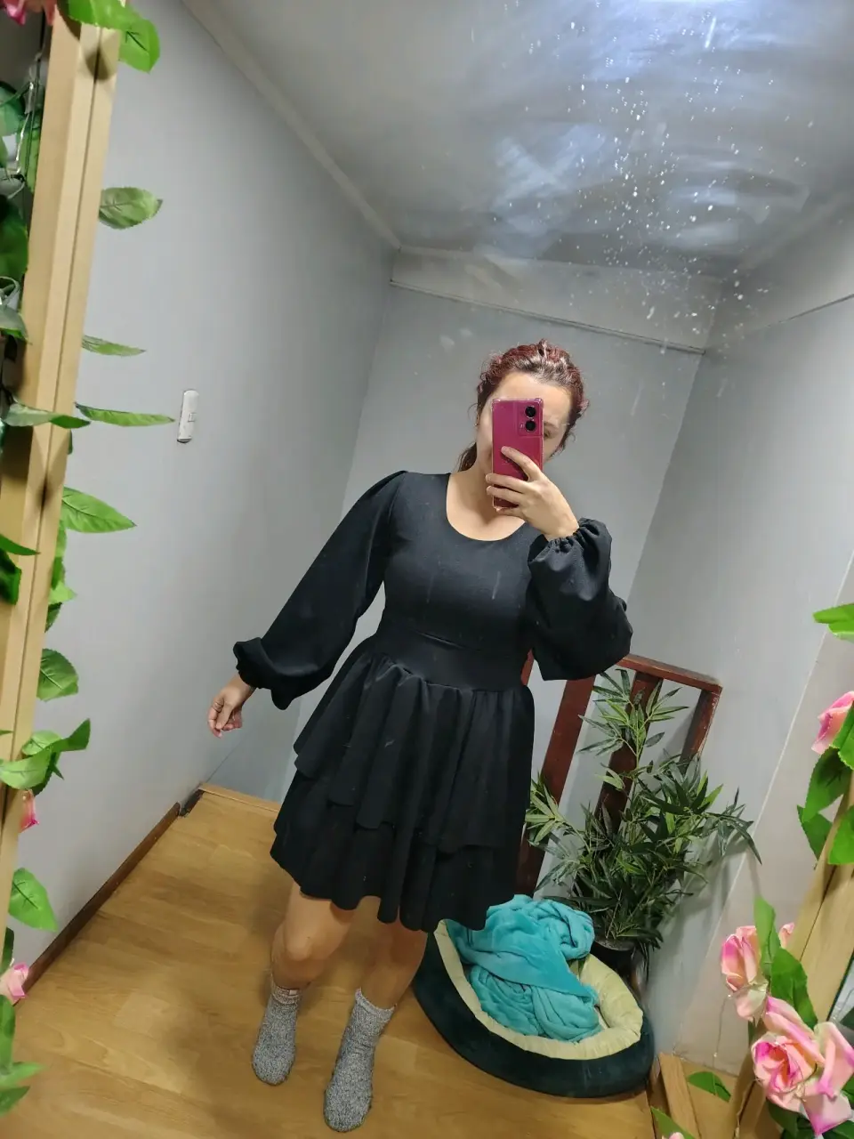 Vestido negro con mangas abullonadas - miniatura 4