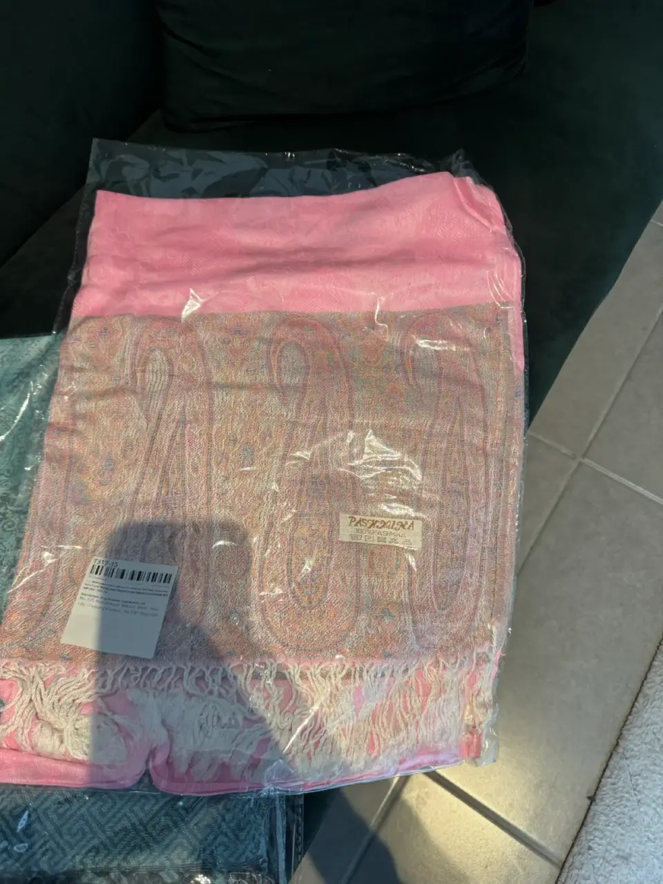Bufanda rosada con diseño paisley para mamá - miniatura 2