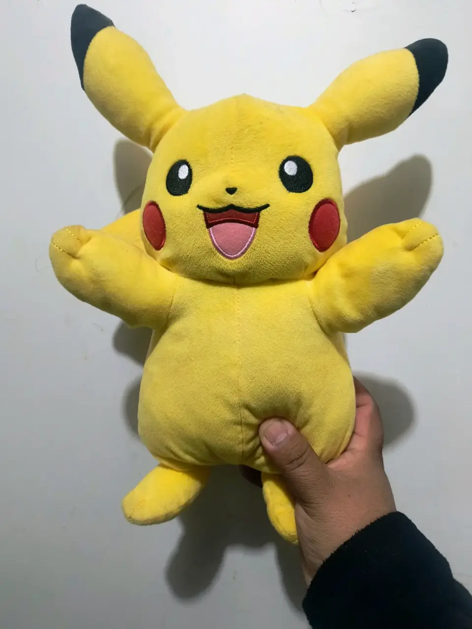 Peluche de Pikachu - miniatura 1