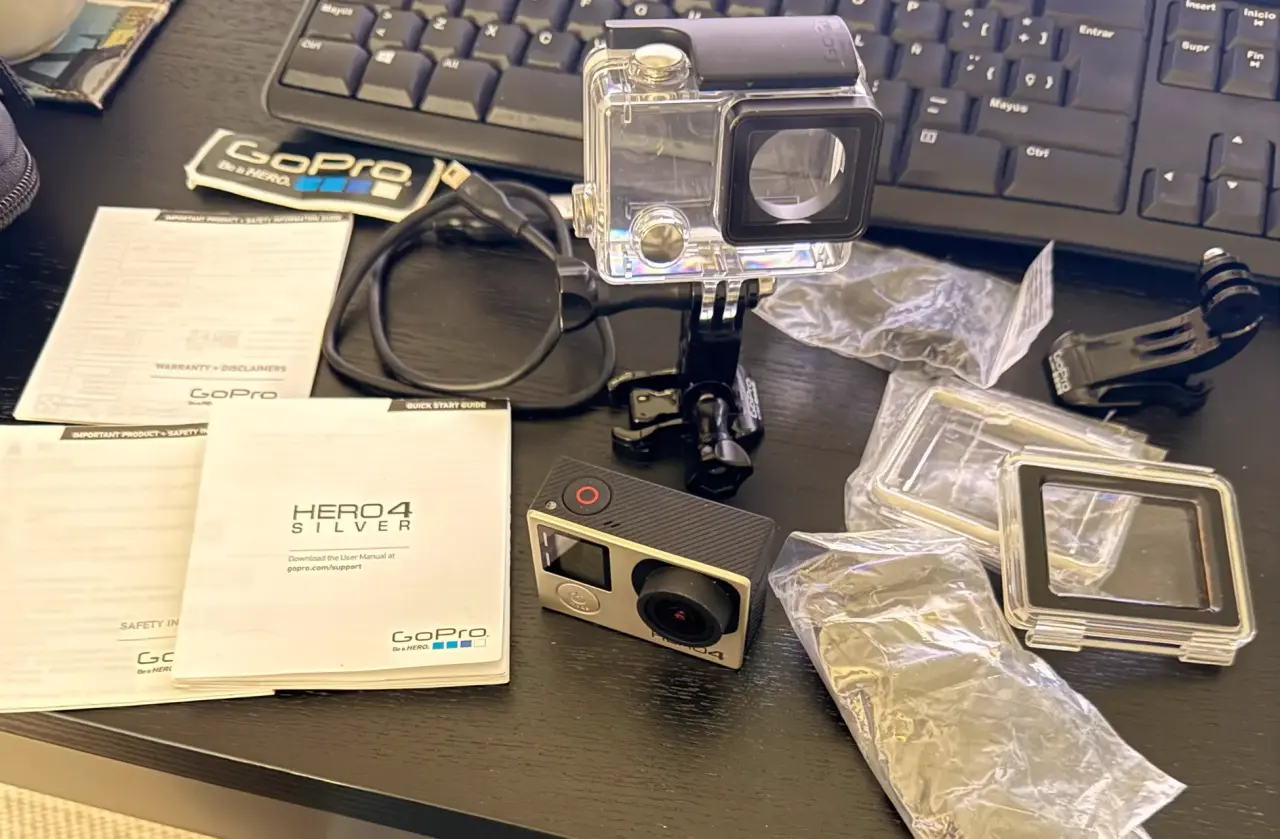 Cámara GoPro Hero 4 silver con carcasa - miniatura 2