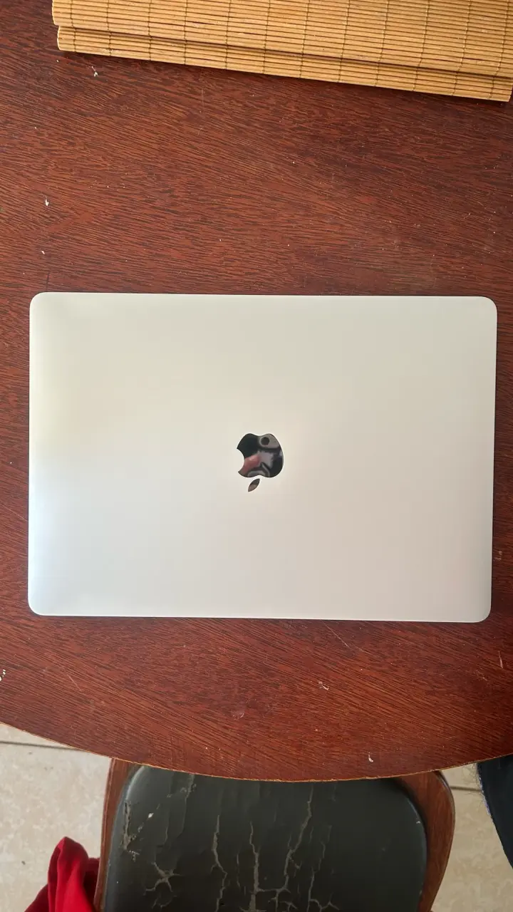 MacBook Air M1 13” – IMPECABLE + accesorios - miniatura 3