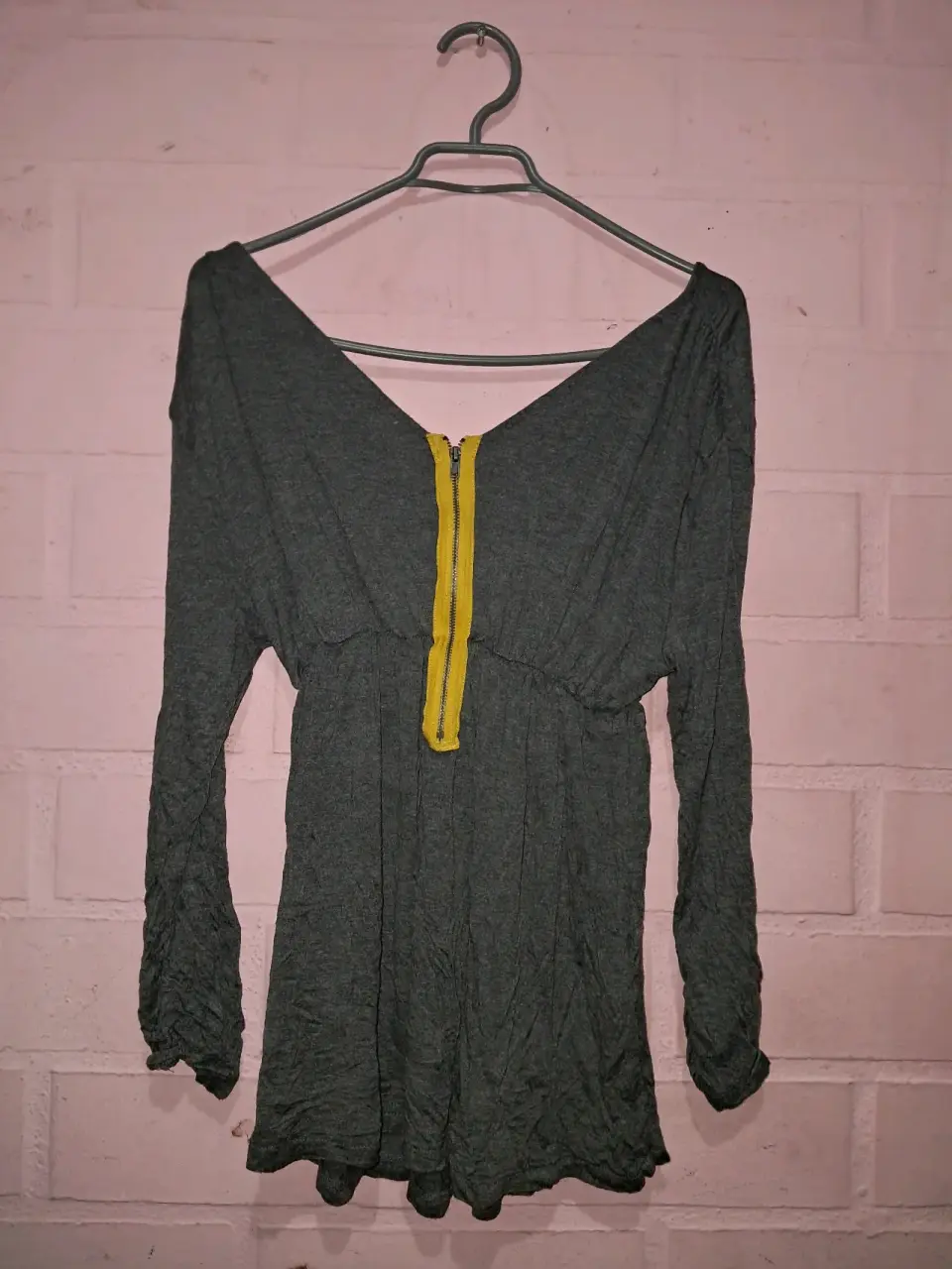 Polera maternal gris con cierre - miniatura 2