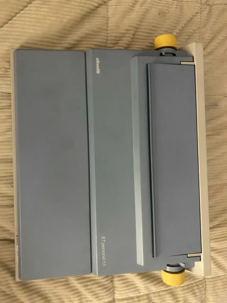 Máquina de escribir Olivetti gris - miniatura 3