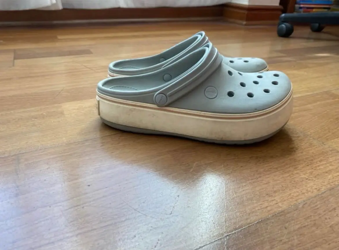 Zapatillas Crocs grises - miniatura 2