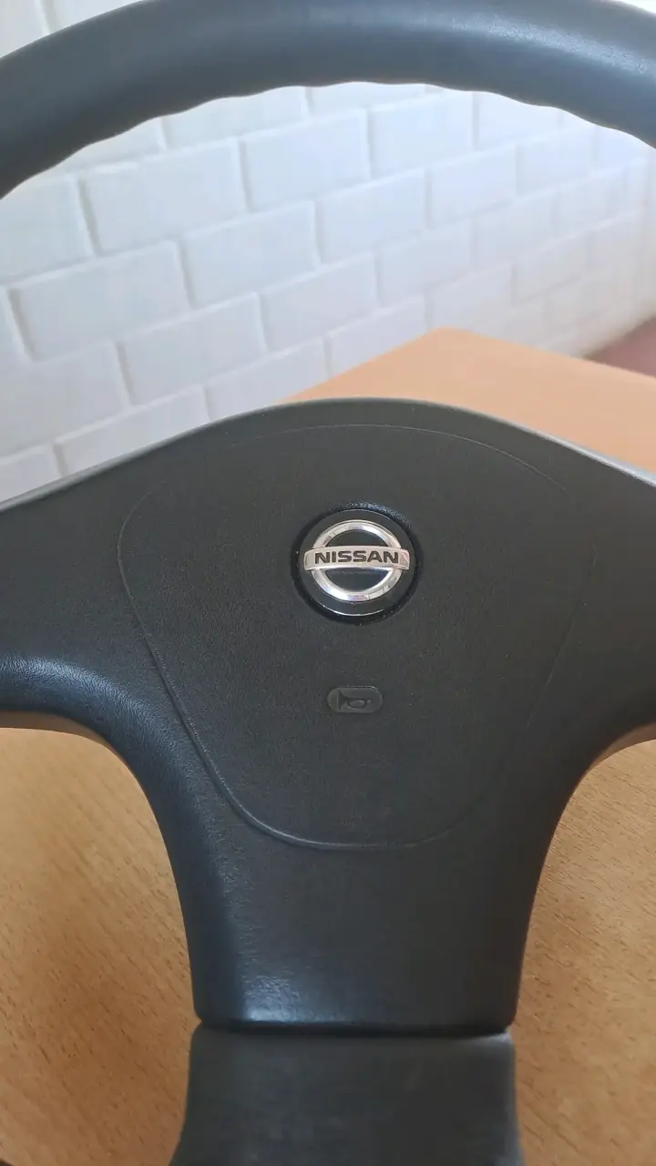 Volante Nissan original - miniatura 4
