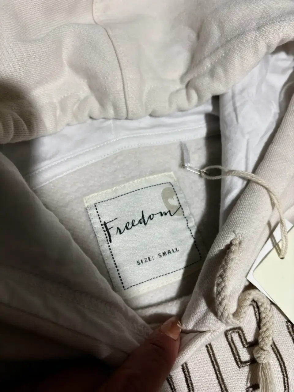 Polerón beige con capucha - miniatura 3