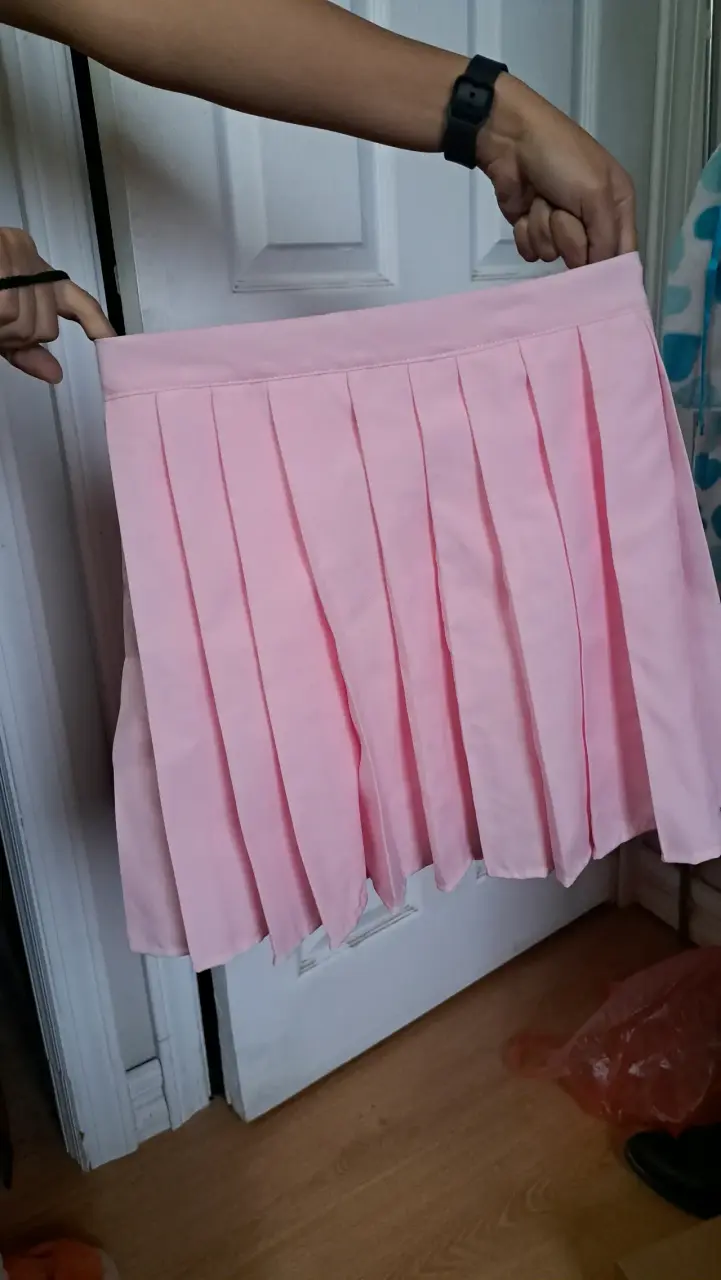 Falda rosada plisada