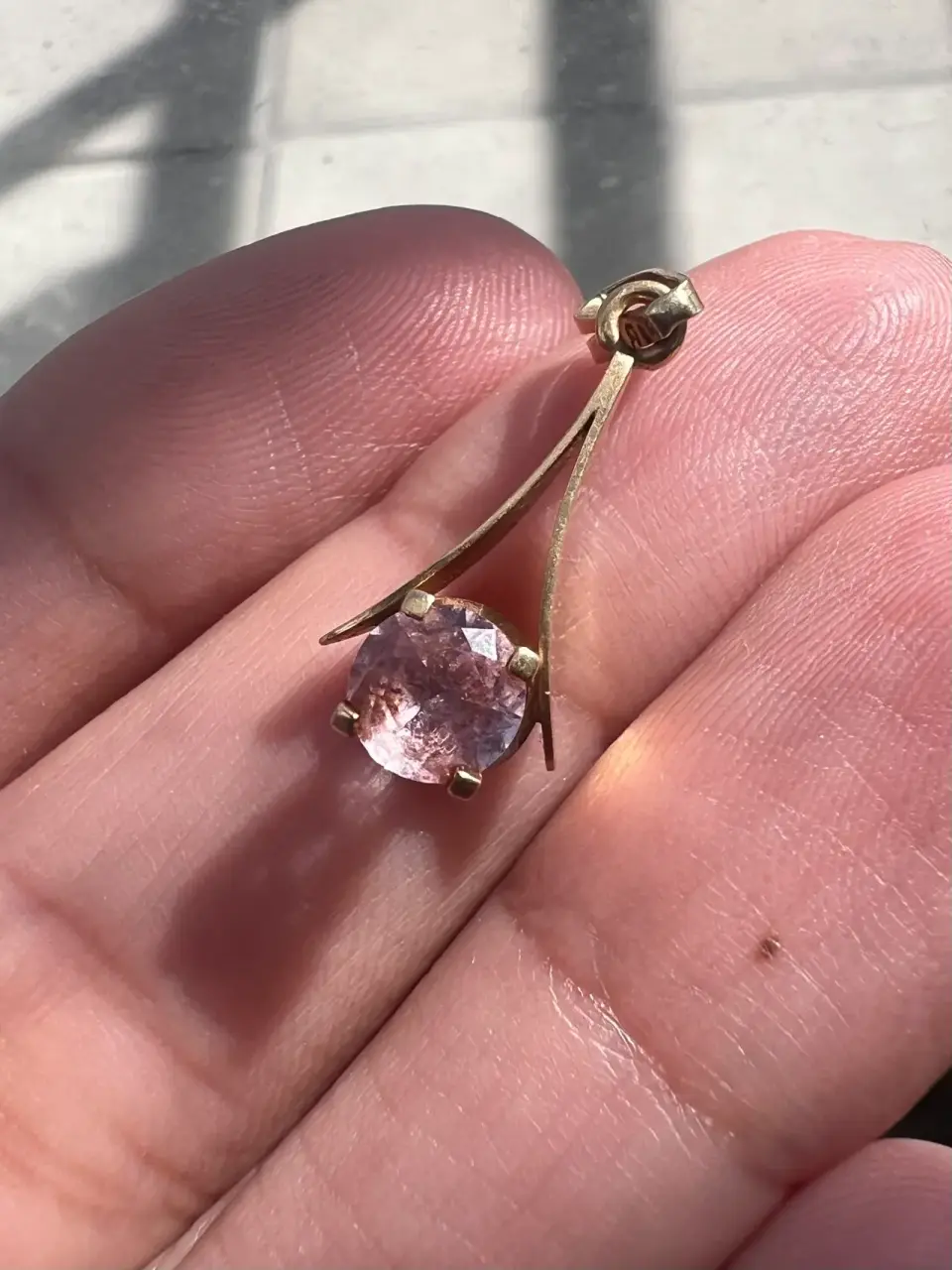 Colgante de oro con piedra rosa - miniatura 3