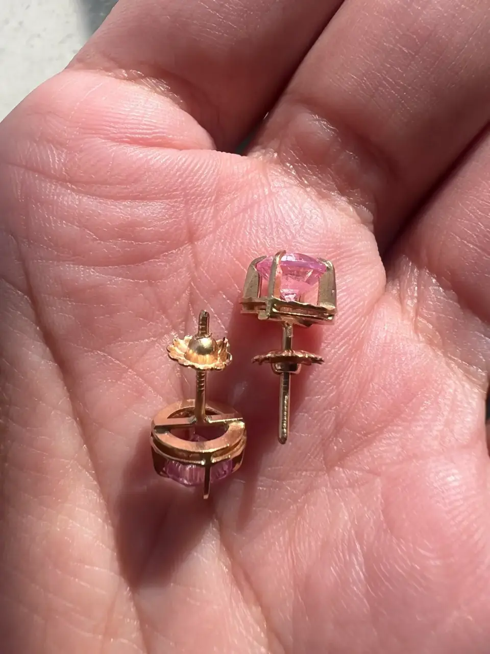 Aros de oro con piedras rosas - miniatura 2
