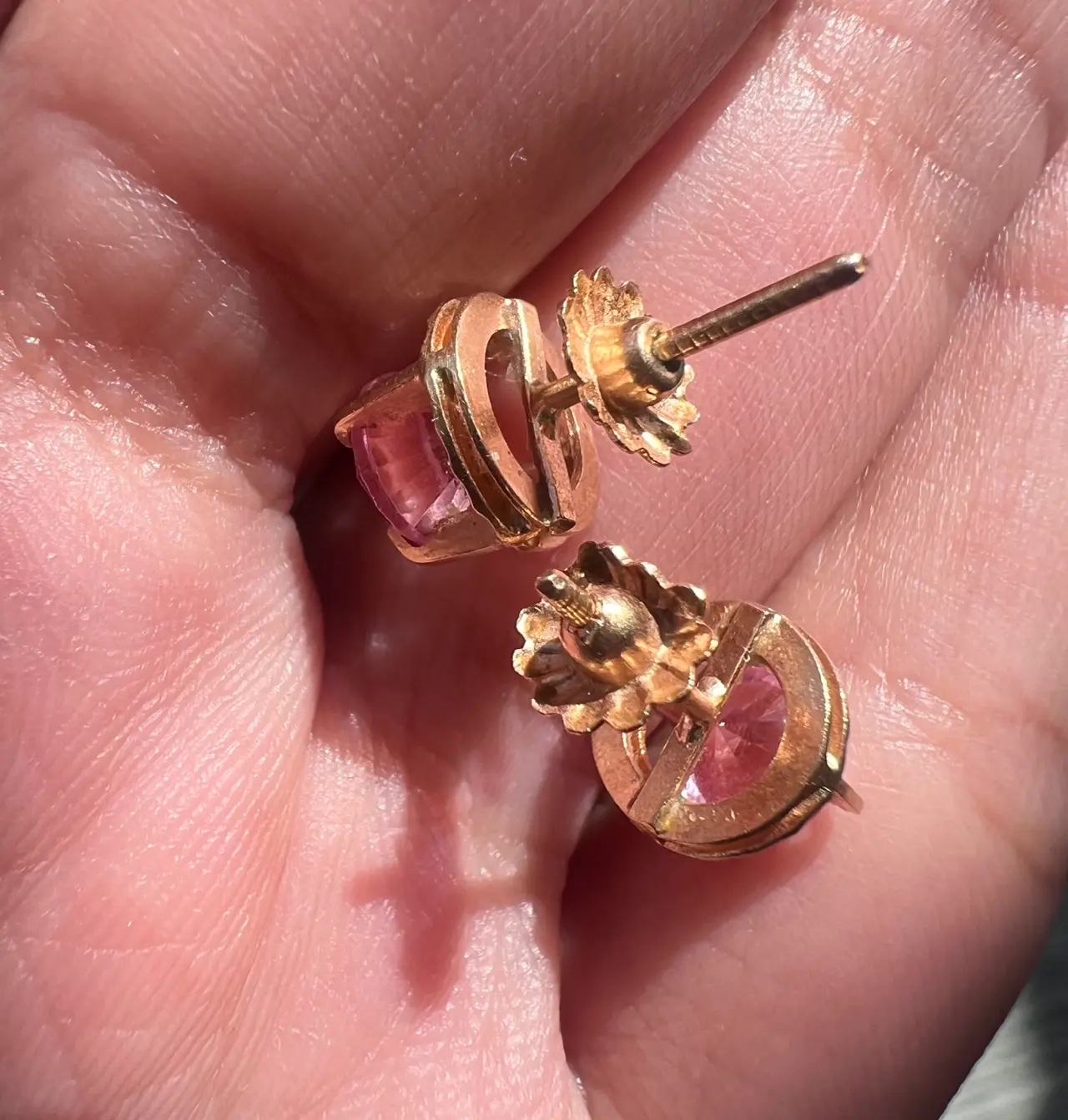 Aros de oro con piedras rosas - miniatura 4