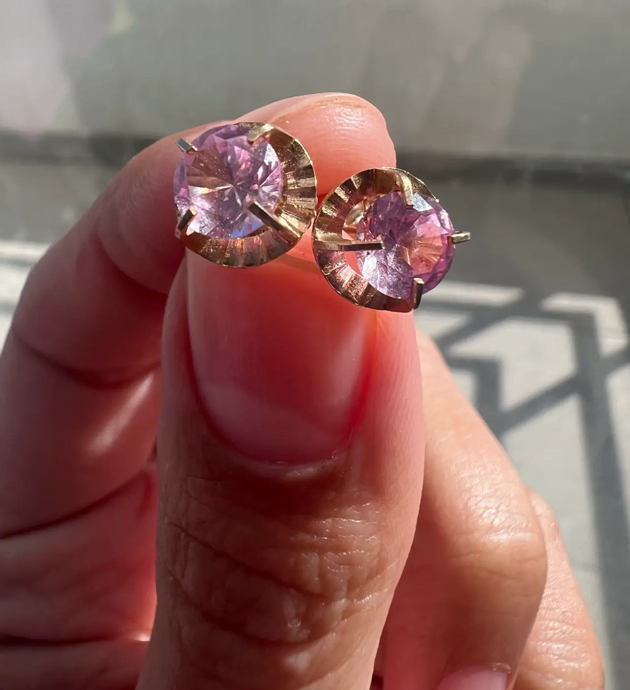 Aros de oro con piedras rosas - miniatura 6