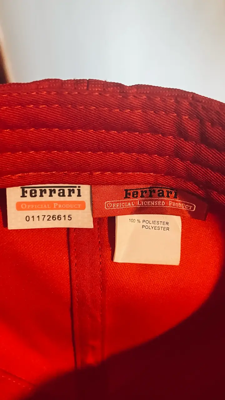 Gorra roja Ferrari x Santander - miniatura 3