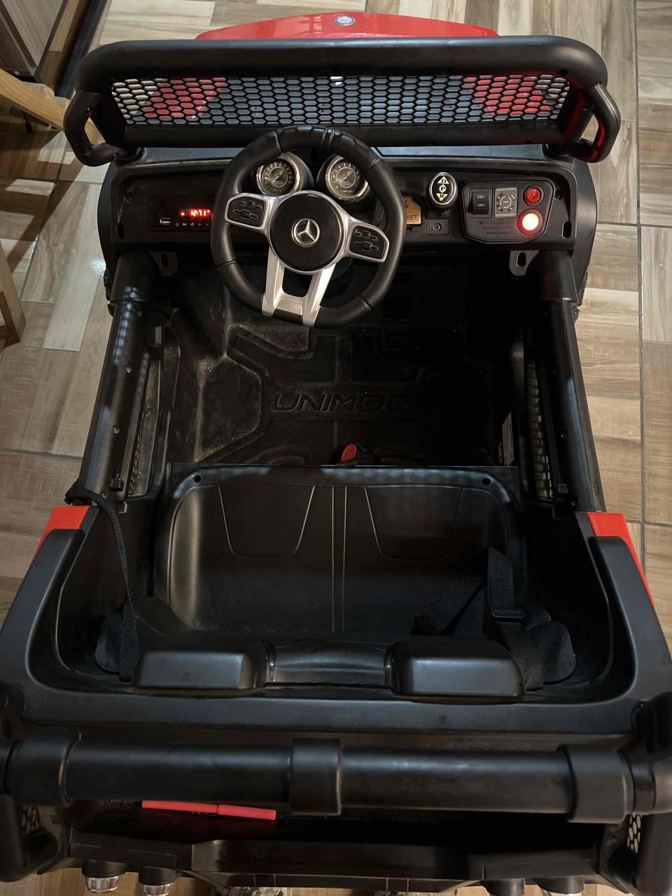 Auto eléctrico infantil Mercedes rojo - miniatura 2