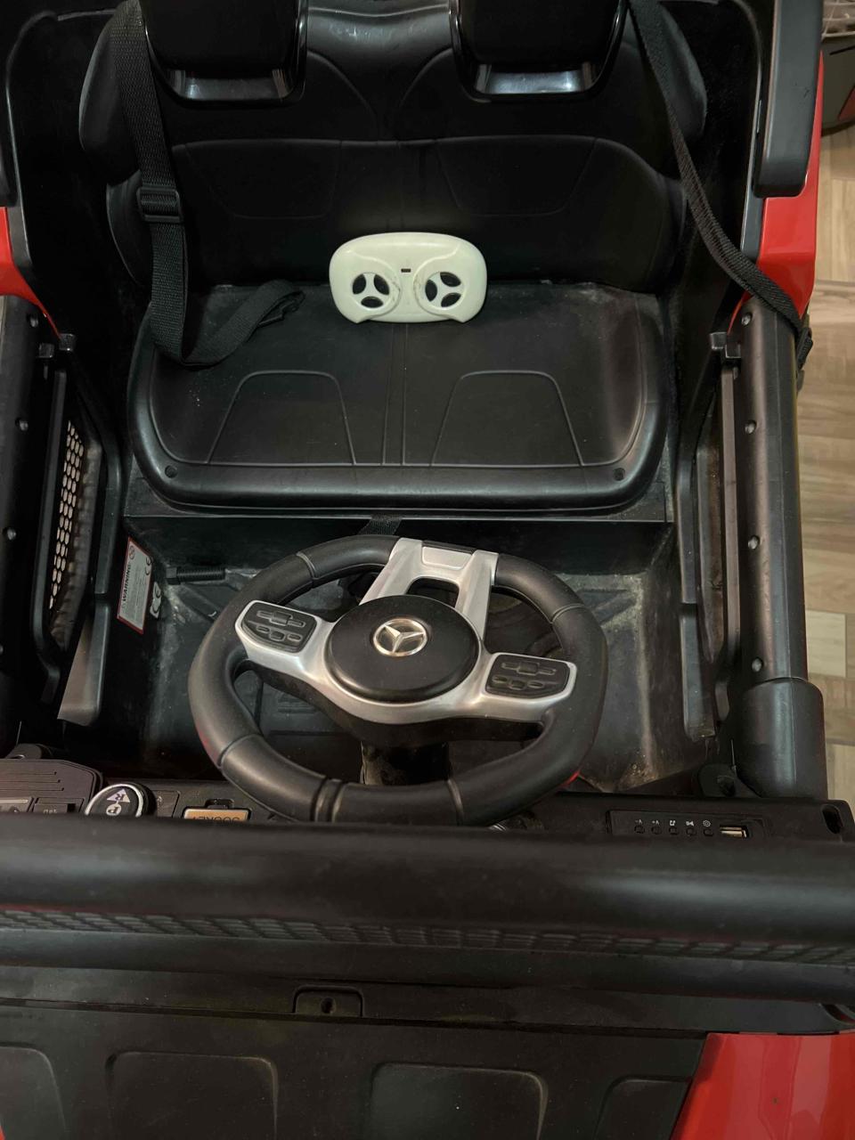 Auto eléctrico infantil Mercedes rojo - miniatura 3