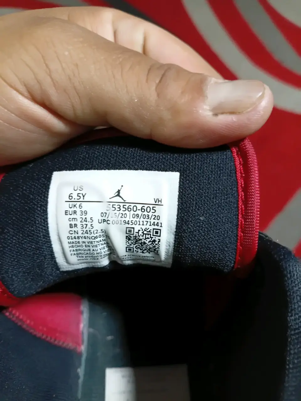 Zapatillas rojas y negras - miniatura 2