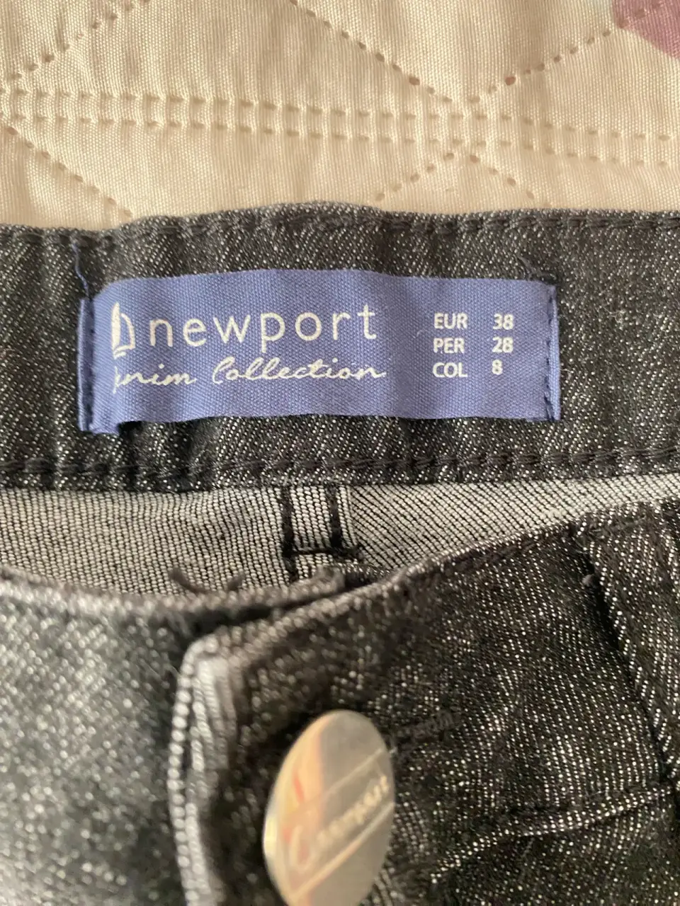 Jeans negros Newport talla 38 (elasticado) - miniatura 2