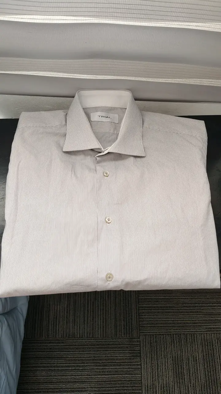 Camisa formal a rayas gris
