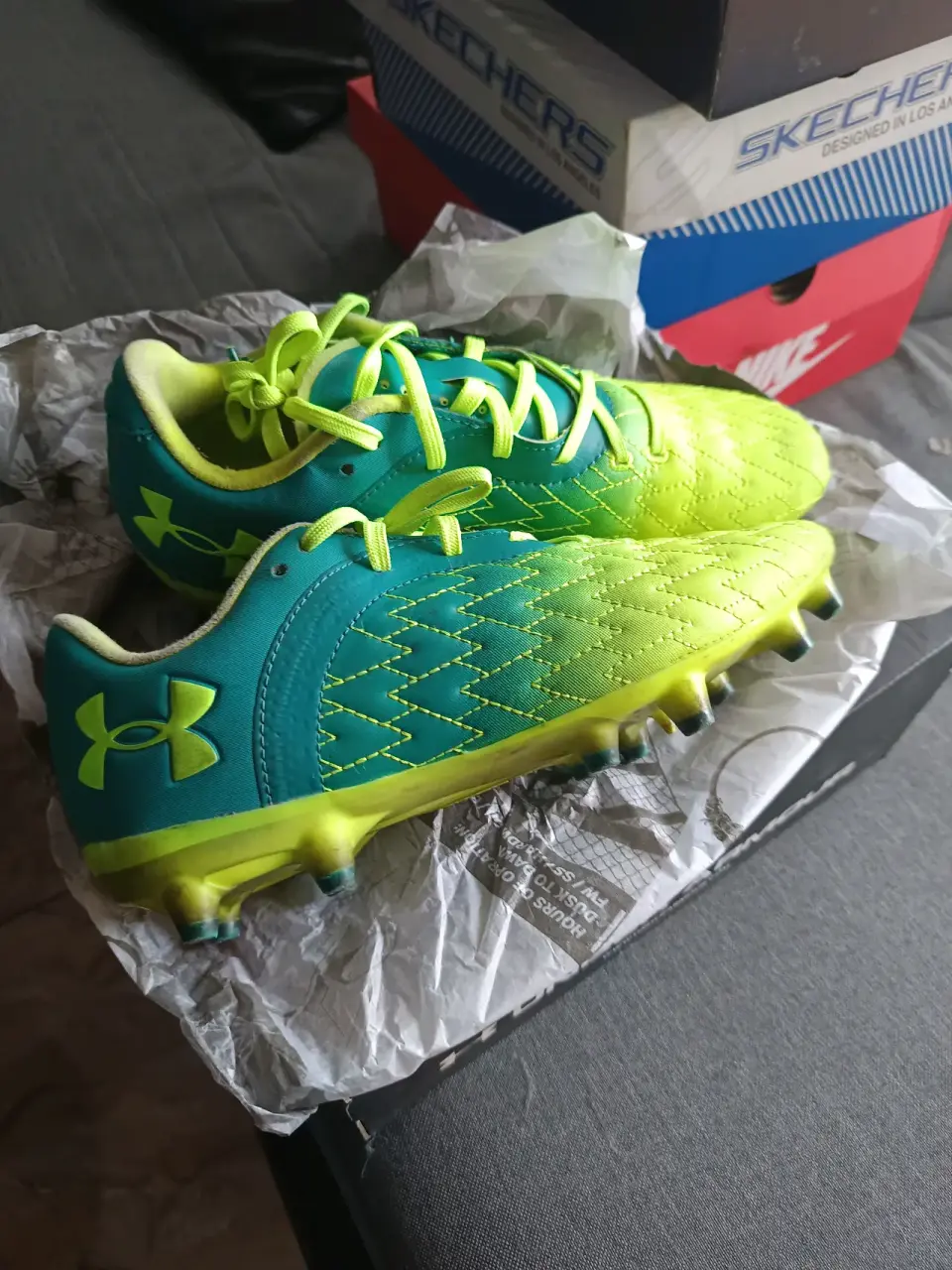 Botines fútbol Under Armour verde