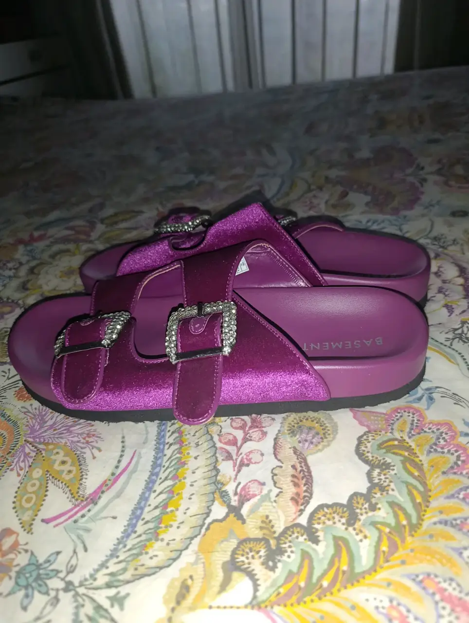 Sandalias moradas con hebillas marca basement - miniatura 2