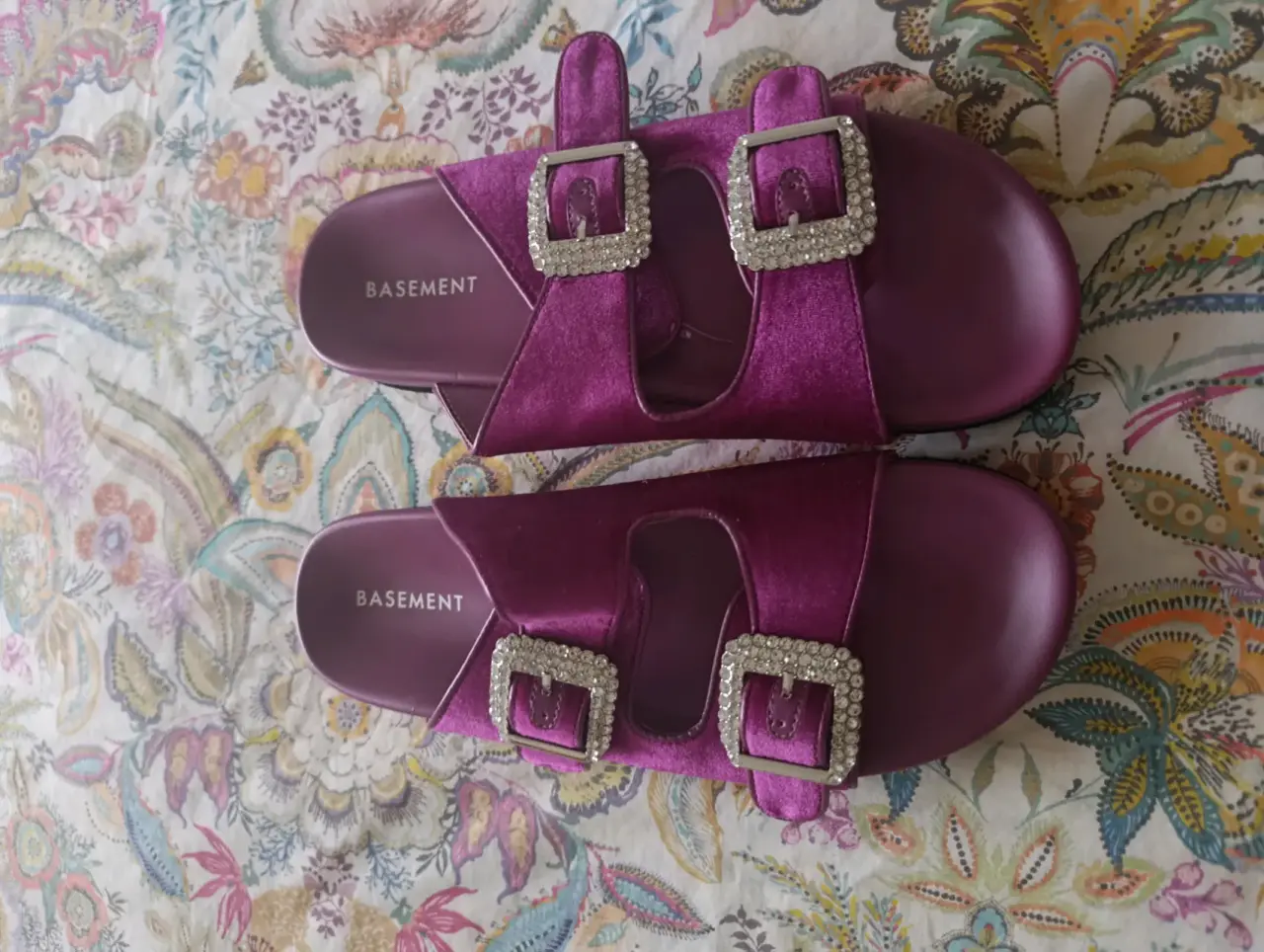 Sandalias moradas con hebillas marca basement - miniatura 3