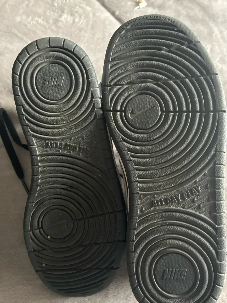 Zapatillas negras nike original - miniatura 4