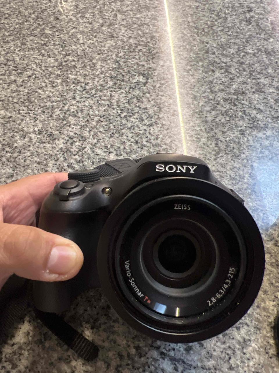 Cámara Sony con correa - miniatura 3