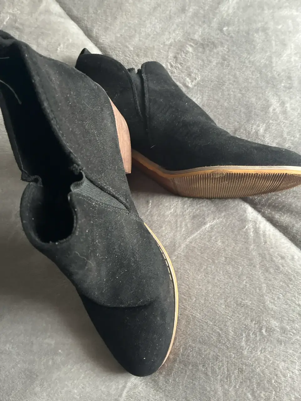 Botines negros de gamuza - miniatura 1