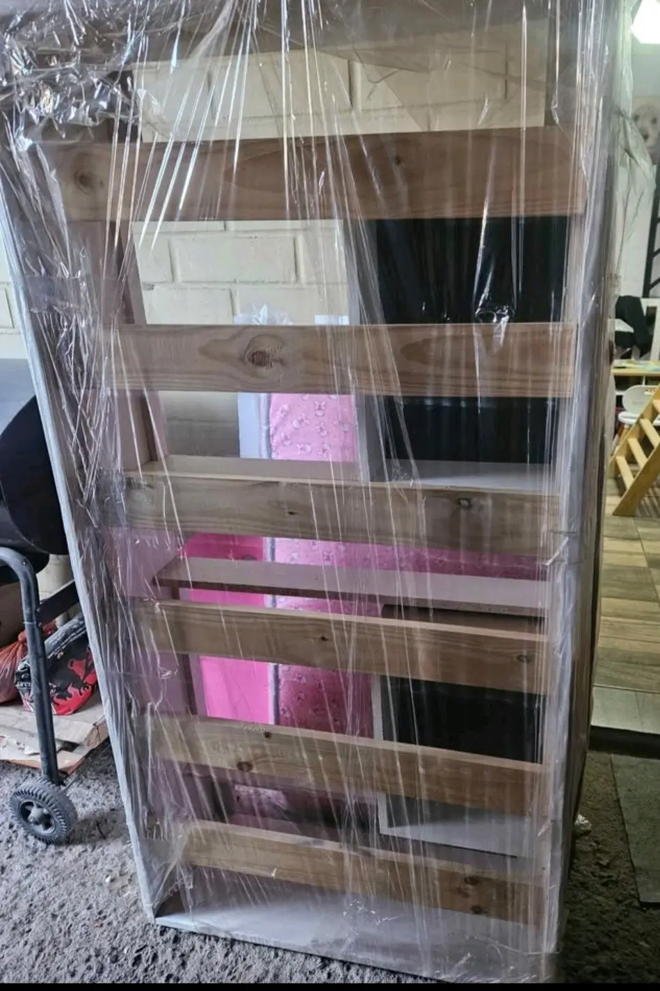 Cama de madera nueva envuelta - miniatura 1