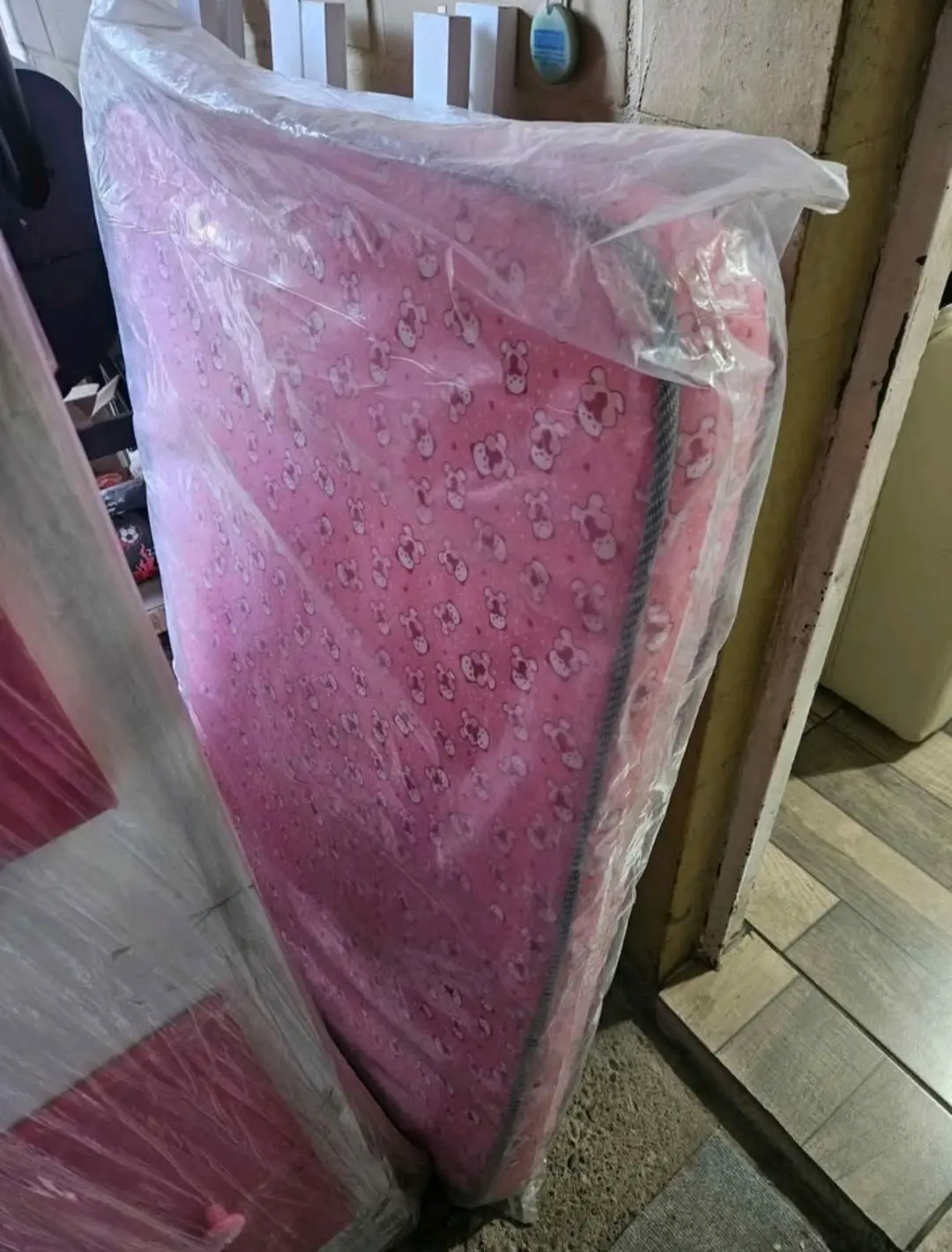 Cama de madera nueva envuelta - miniatura 3