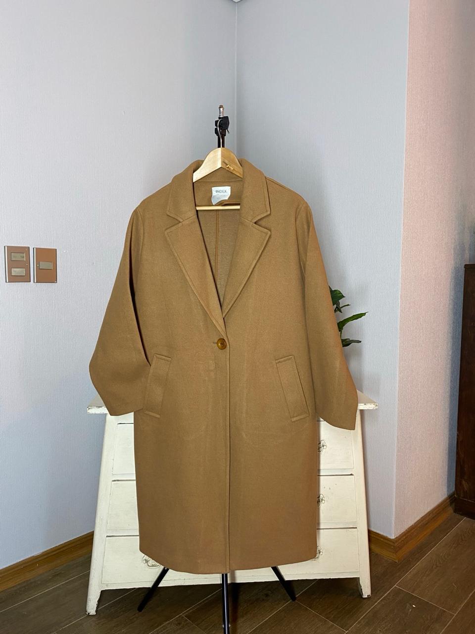 Abrigo Beige con Solapa Clasica