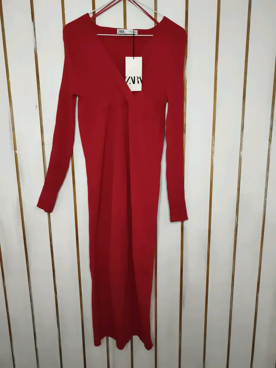 Vestido rojo largo con etiqueta