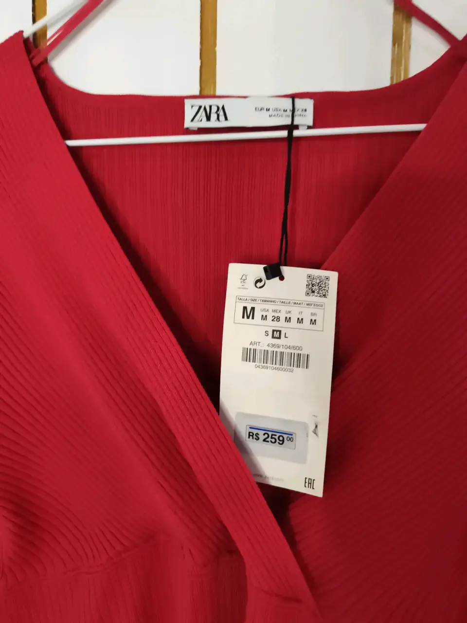 Vestido rojo largo con etiqueta - miniatura 3