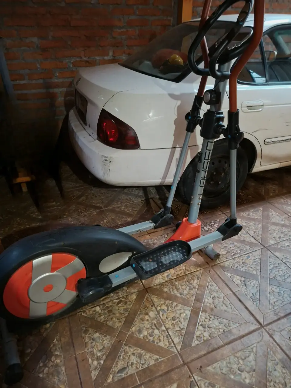 Elíptica roja para ejercicio - miniatura 3