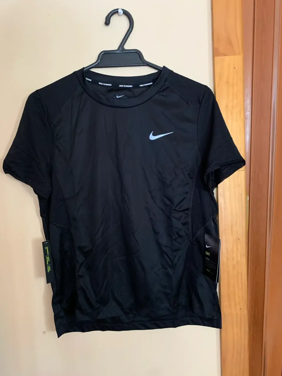 Polera deportiva negra Nike - miniatura 1