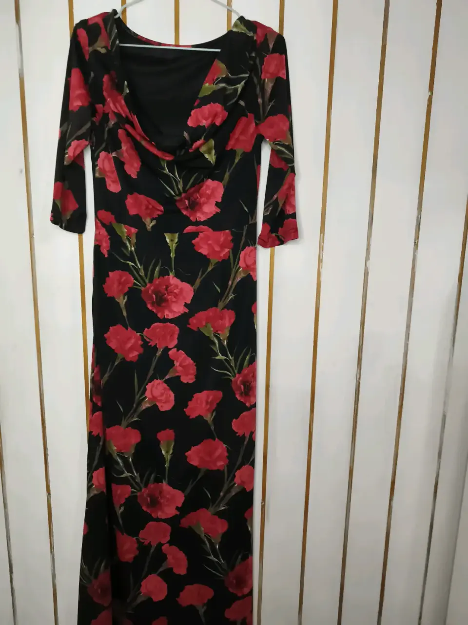 Vestido largo floral negro y rojo - miniatura 2