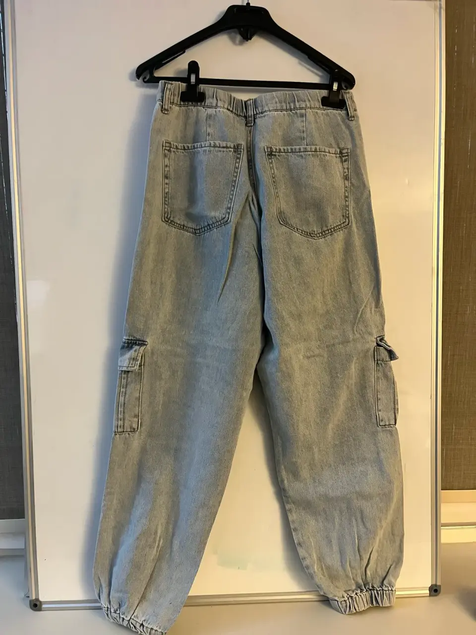 Pantalones cargo Forever 21 - miniatura 2