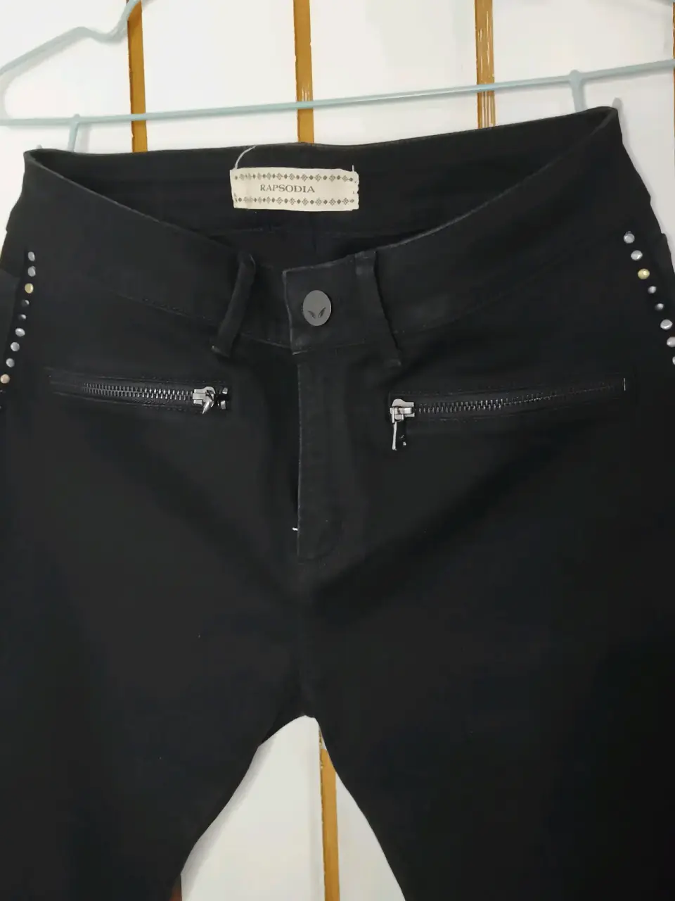 Jeans negros con tachas - miniatura 2