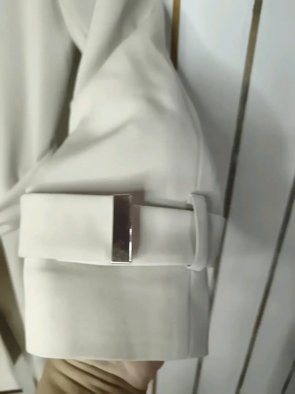 Abrigo beige elegante - miniatura 2