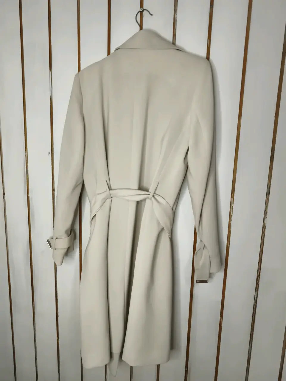 Abrigo beige elegante - miniatura 4